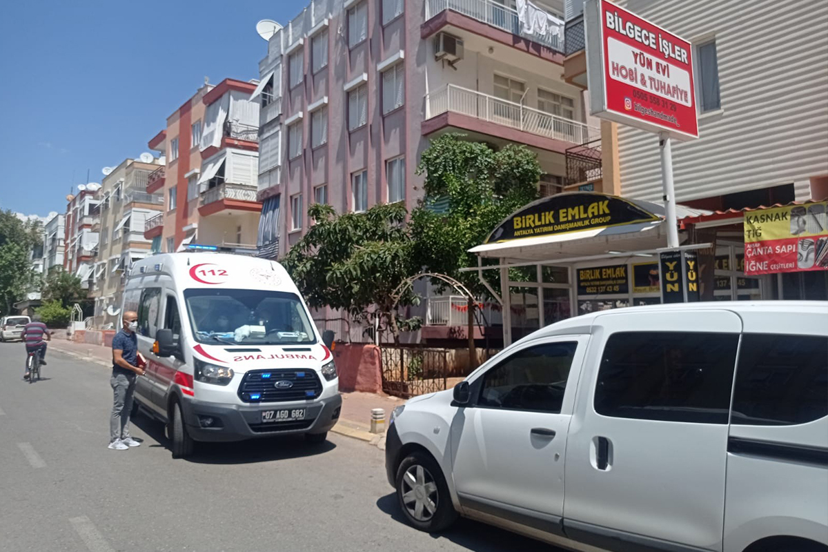 Antalya&#039;da bimekan şahıs, emlakçıda ölü bulundu