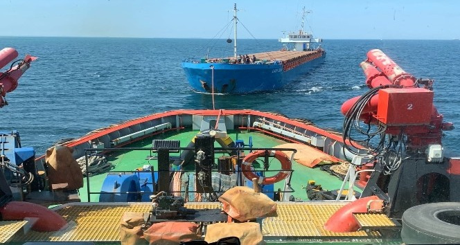 Çanakkale Boğazı’nda sürüklenen gemi kurtarıldı