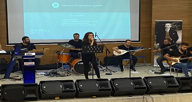 Yangından mağdur olan çocuklar ve hayvanlar için konser düzenledi