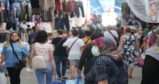 Edirne’de Bulgar turistler Ulus Pazarı’na akın etti