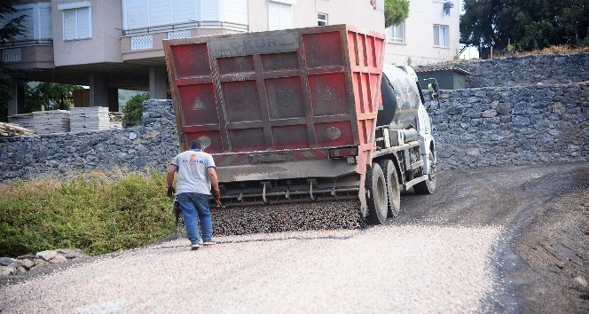 Alanya Belediyesi’nden doğu mahallelerine asfalt çalışması