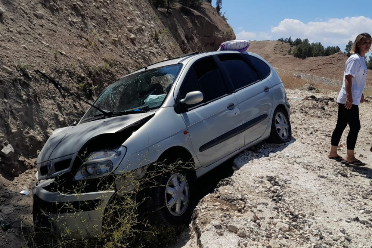 Burdur&#039;da otomobil şarampole yuvarlandı: 1 ölü, 6 yaralı