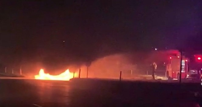 Otomobil alev topuna döndü