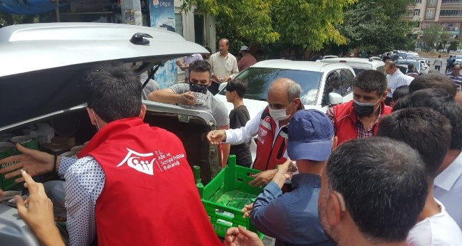 Solhan’da vatandaşlara aşure ikram edildi