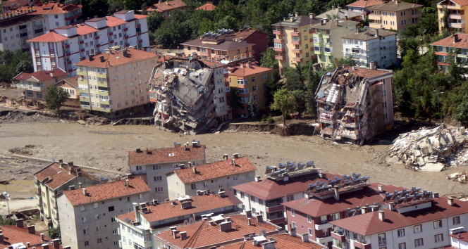 Ayancık, Türkeli ve Bozkurttaki felaketin boyutu helikopterle görüntülendi