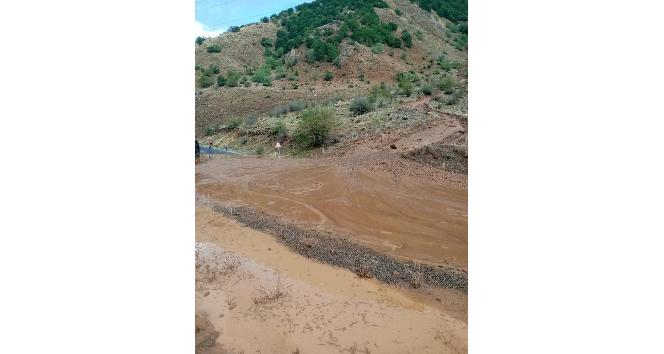 Bingöl’de heyelan nedeniyle kapanan yollar ulaşıma açıldı
