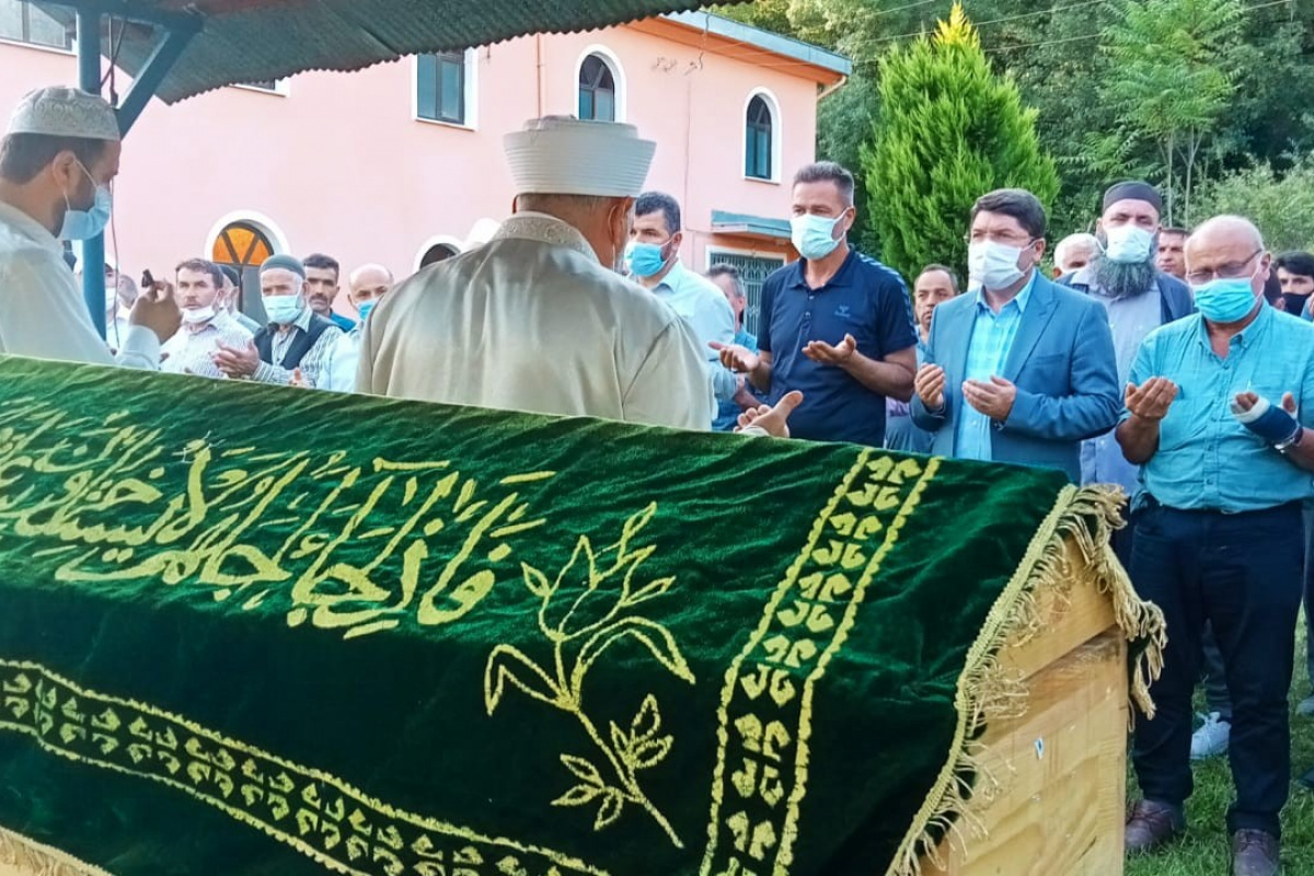 Selde cenazesi dört gün sonra bulunan yaşlı kadın defnedildi