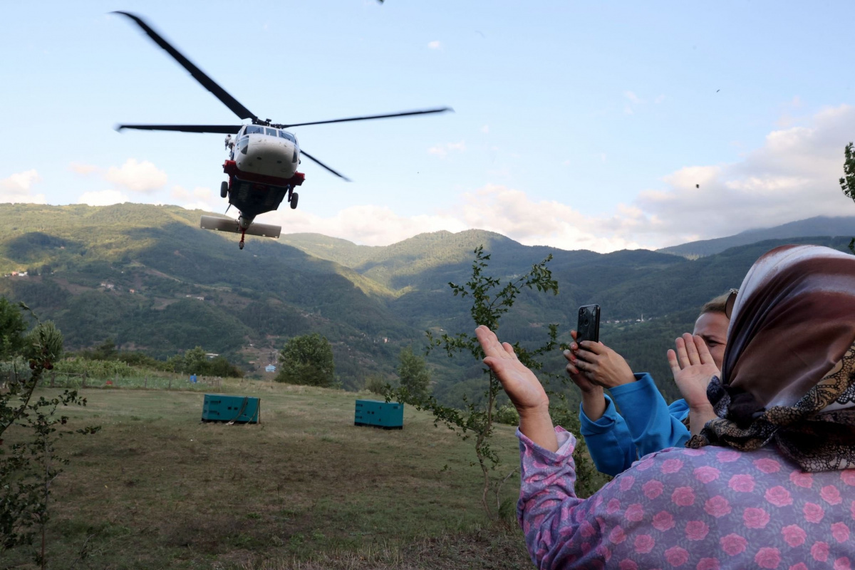 Türkiye’de ilk kez askeri helikopterle jeneratör nakledildi