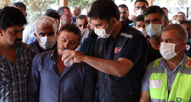 Bakan Kurum ve Bakan Karaismailoğlu selde hayatını kaybeden kadının cenazesine katıldı