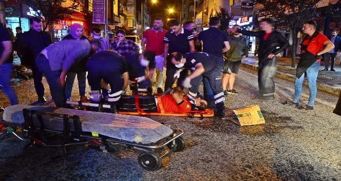 Otomobil ile çarpışan motosikletli kurye yaralandı