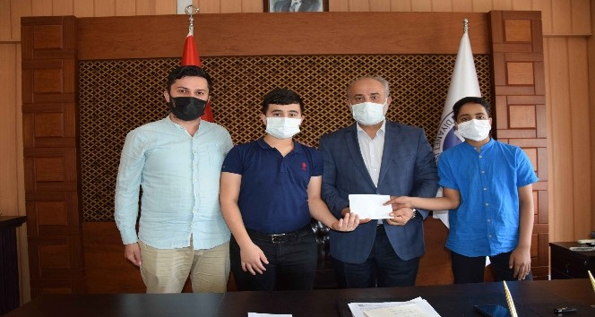 Harçlıklarını yangın ve sellerden etkilenenlere bağışladılar