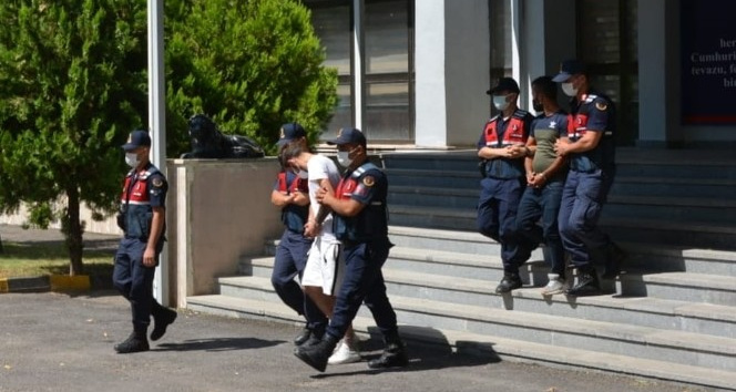 Mandıradan 25 bin liralık çatı sacı çalan şahıslar yakalandı