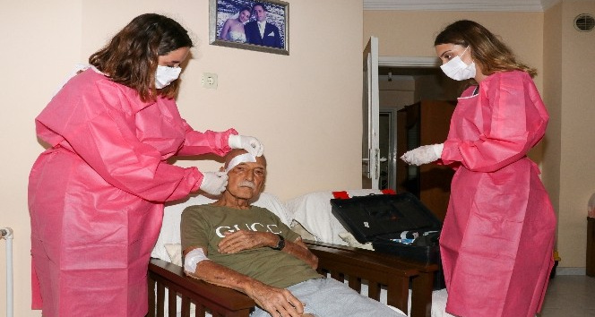 Mersin Büyükşehir Belediyesi, evde sağlık hizmetine aralıksız devam ediyor