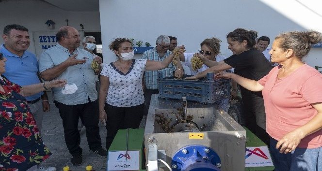 Giritli mahallesindeki üreticiler üzüm sıkma makinesiyle daha çok ürün işleyecek