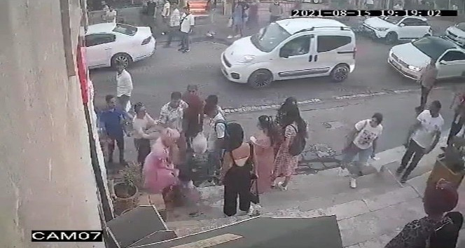 Yerli ’Marilyn Monroe’ dilenci kızı darp etti
