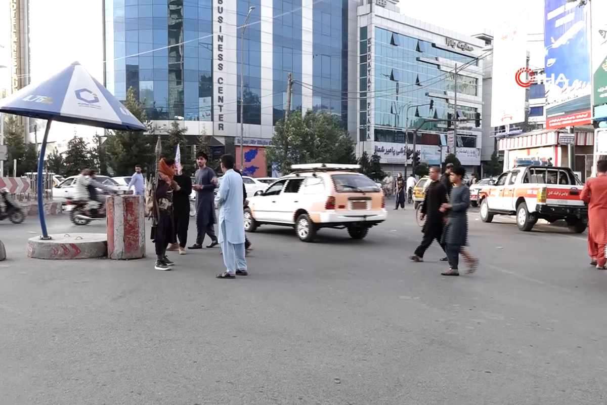Taliban’ın kontrolü ele aldığı Kabil sokakları görüntülendi