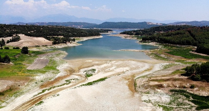 Aslantaş Barajı’nda korkutan kuraklık manzarası