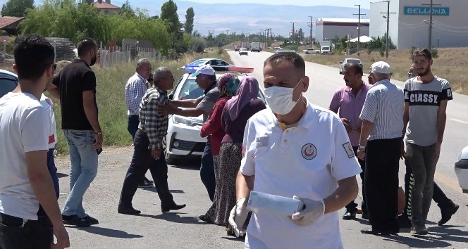 Kaza anı güvenlik kamerasında: Otomobilini gören baba çılgına döndü, polislerle tartıştı