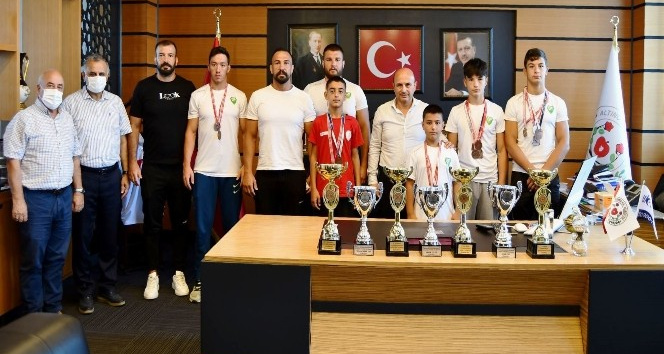 Altınovalı pehlivanlar başarıdan başarıya koşuyor