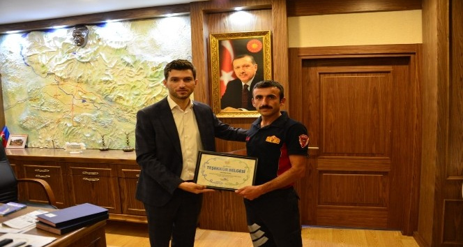 Başkan Karagöl Manavgat’taki yangına müdahale için giden ekibe teşekkür belgesi verdi