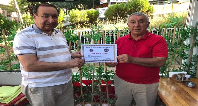 Ünsal, Orhan Nesip Kesemen’e teşekkür belgesi verdi