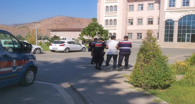 Sahte jandarma gerçek jandarmaya yakalandı
