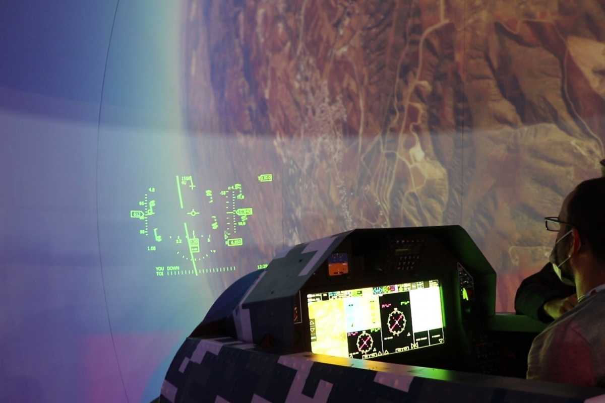 TUSAŞ&#039;tan IDEF&#039;te Hürjet ve TF-X simülatörü uçuş eğitimi