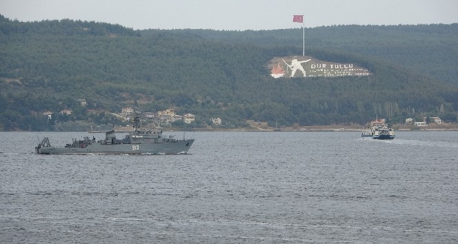 Rus mayın tarama gemisi ‘Kovrovets’ Çanakkale Boğazı’ndan geçti