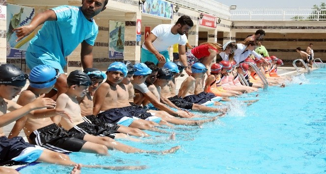 Yenişehir’de ‘Yüzme Bilmeyen Çocuk Kalmasın’ projesi coşkuyla başladı
