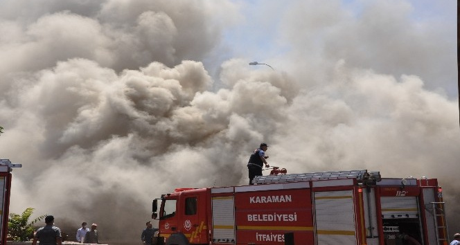 Karaman’da kereste deposunda çıkan yangın güçlükle kontrol altına alındı