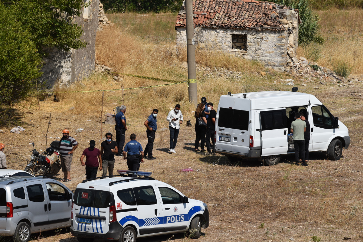 İzmir&#039;de boş arazide ceset bulundu: Cinayet şüphesi var