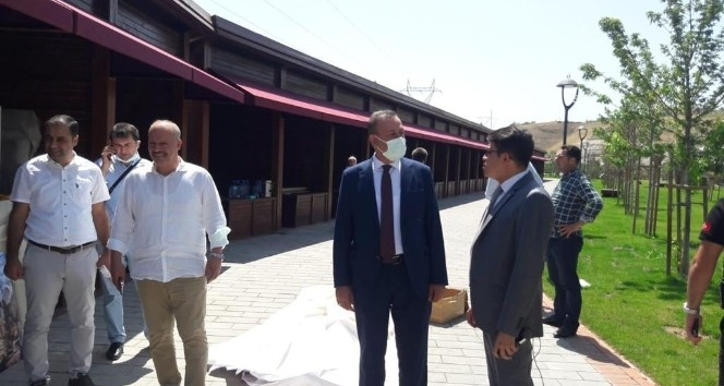 BEÜ Rektörü Elmastaş, 1071 Sultan Alparslan Ahlat Otağındaki çalışmaları inceledi