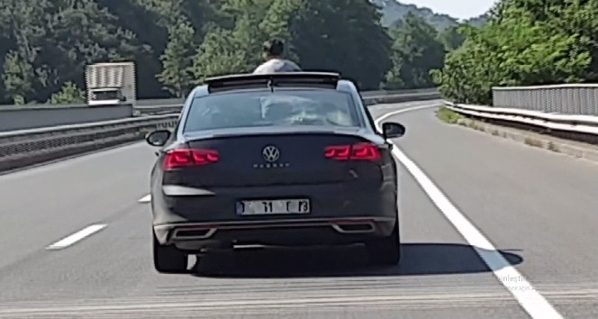 Trafikte tehlikeli eğlence