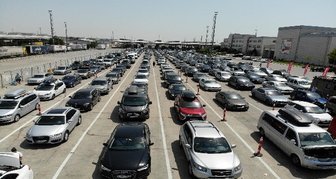 Kapıkule Sınır Kapısı’nda gurbetçi yoğunluğu sürüyor