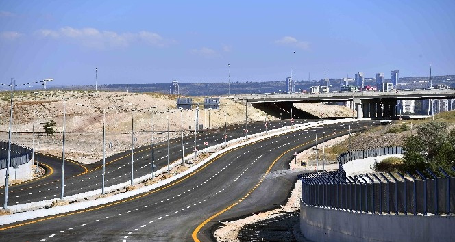 Etimesgut’ta yeni bağlantı yolu trafiğe açıldı