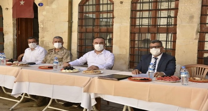 Protokol üyeleri mahalle muhtarlarıyla bir araya geldi