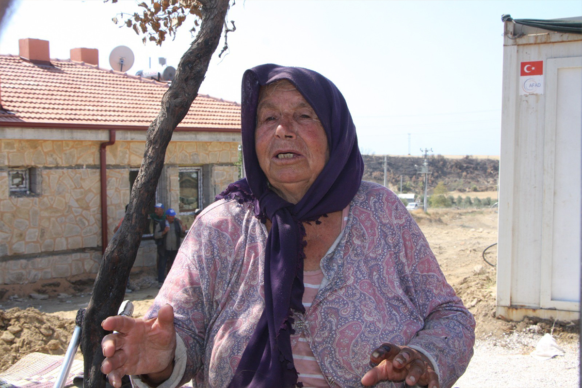 Anne kız yangında tüm birikimlerini kaybetti