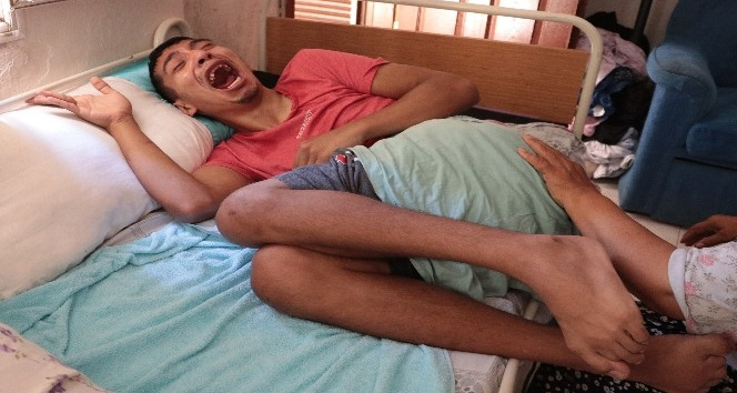 Felç kalan Hüseyin, günde 5 kilogram protein tozu içmiş