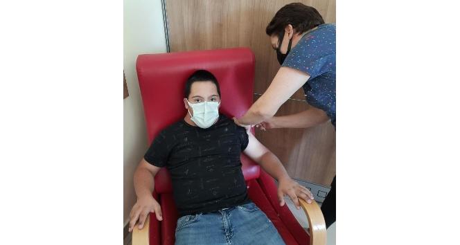 Down sendromlu Yusuf aşı oldu