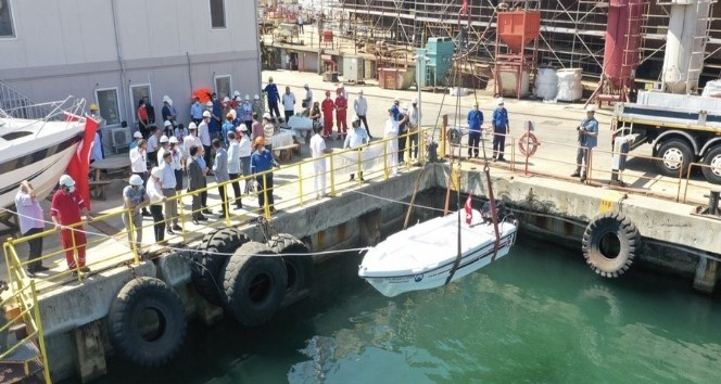 Öğrencilerinin yaptığı tekne Marmara’yla buluştu