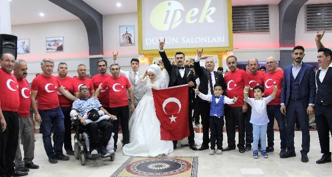 Şehidin yeğenine kırmızı beyaz düğün