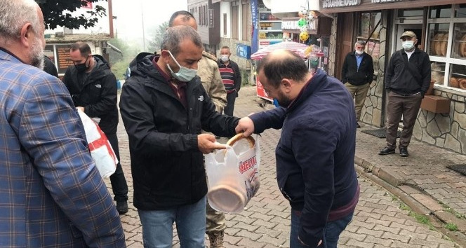 Vali yayla esnafının yarında