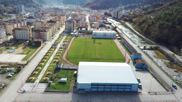 Emek verdiği stadı molozlar içinde görünce gözyaşlarını tutamadı.