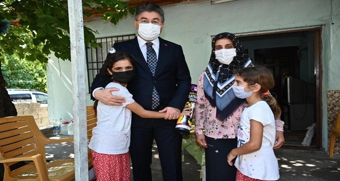 Vali Erdinç Yılmaz vatandaşların taleplerini dinlemeye devam ediyor