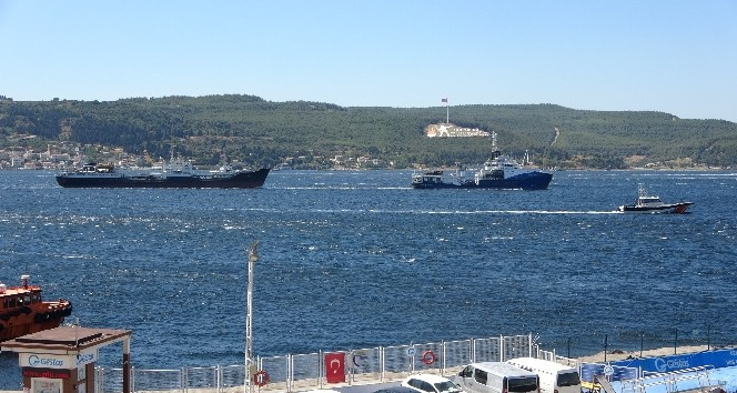 Rus savaş gemileri Çanakkale Boğazı’ndan geçti