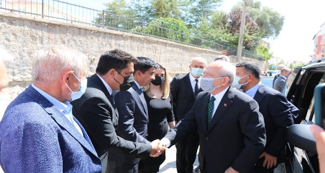 CHP Lideri Kılıçdaroğlu, Milletvekili İlhan’a taziye ziyaretinde bulundu