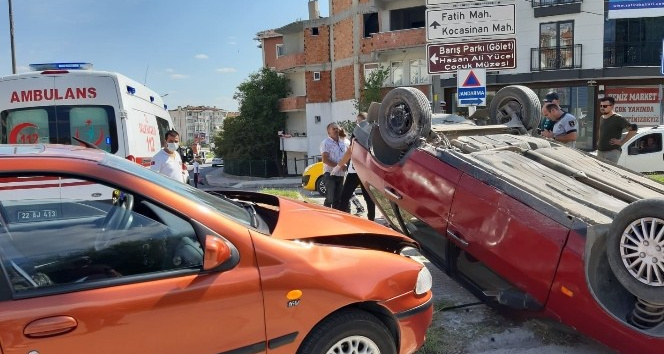 Çarpışıp ters dönen araçtan burnu bile kanamadan çıktı