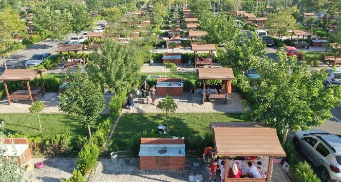 Farklı konseptiyle Karaaslan Piknik Bahçesi misafirlerini ağırlıyor