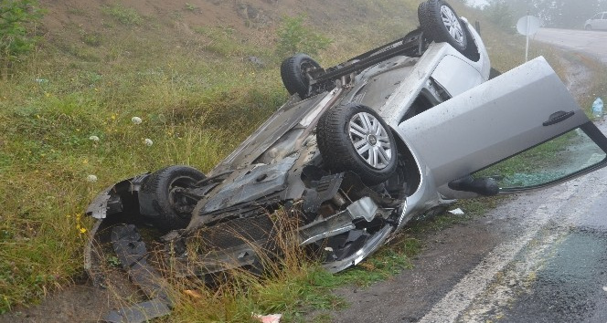 Ordu’da sisli yolda otomobil takla attı: 2 yaralı