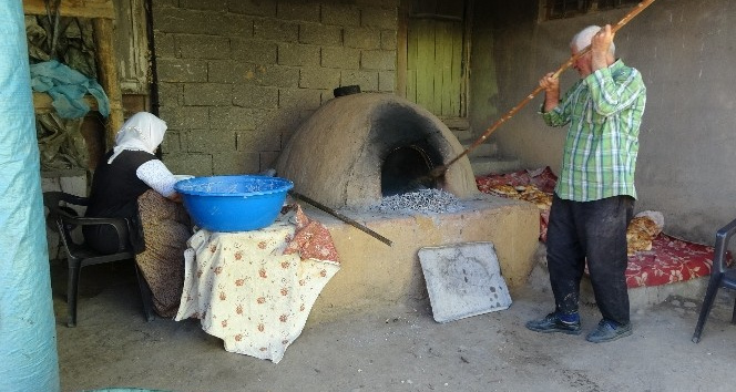 Fırında imece usulü ekmek pişirme geleneği